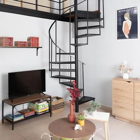 Minimal Loft At Kastellokampos * Patras